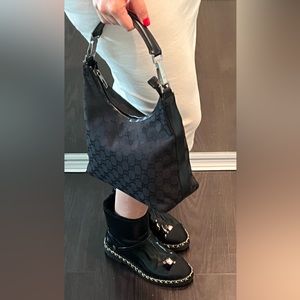 AUTHENTIC GUCCI SHOULDER BAG.